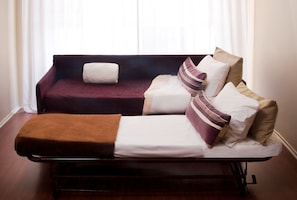 Apartment, 2 Bedrooms (5 adults + 1 chd) | In-room safe, individually furnished, desk, iron/ironing board