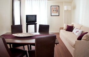 21-inch flat-screen TV with cable channels, TV - Edificio Sarmiento (Buenos Aires)