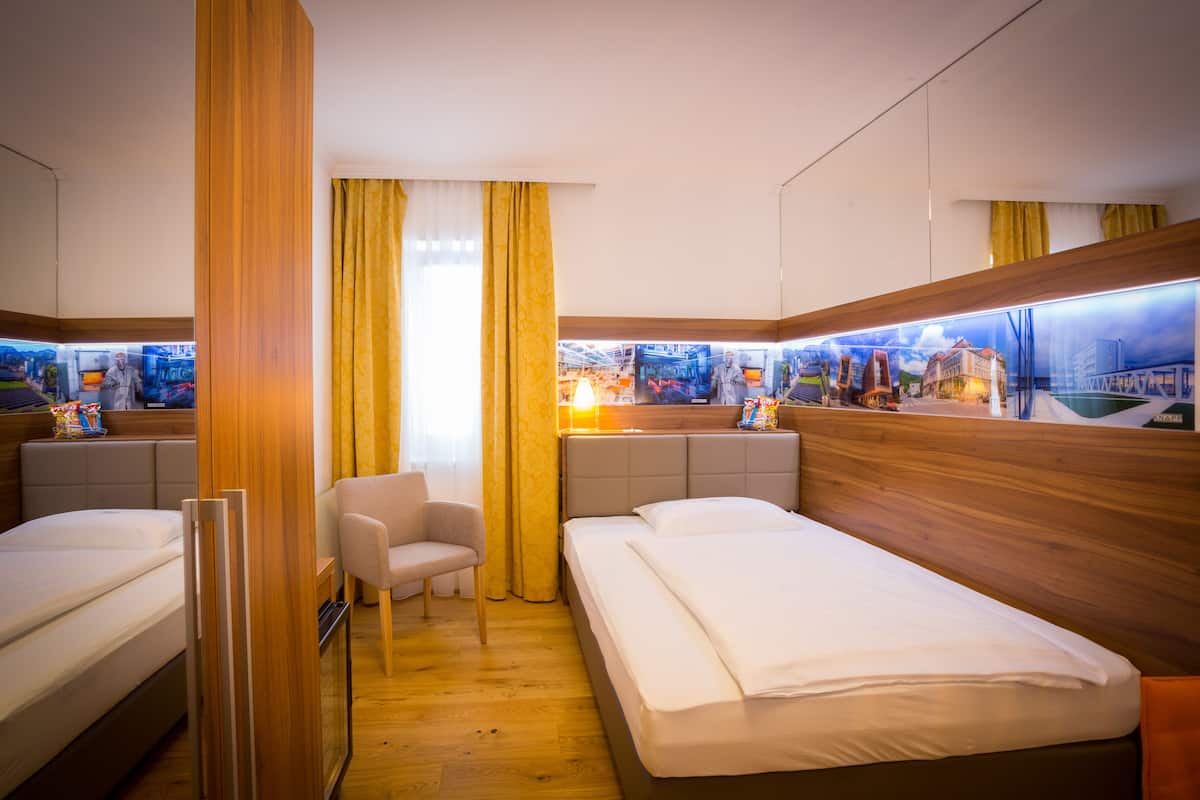 Business Single Room | Desk, iron/ironing board, free WiFi, bed sheets