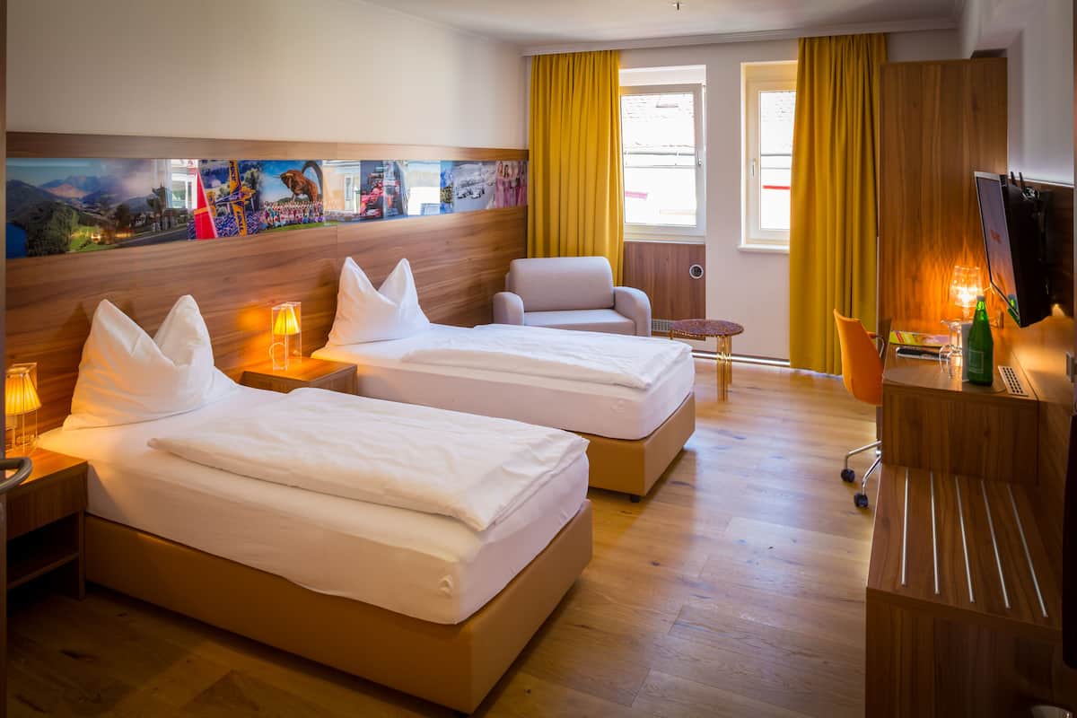 Comfort Suite, Accessible | Desk, iron/ironing board, free WiFi, bed sheets