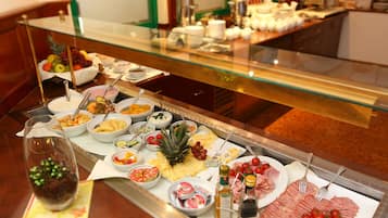 Buffet breakfast on weekends (EUR 17 per person)