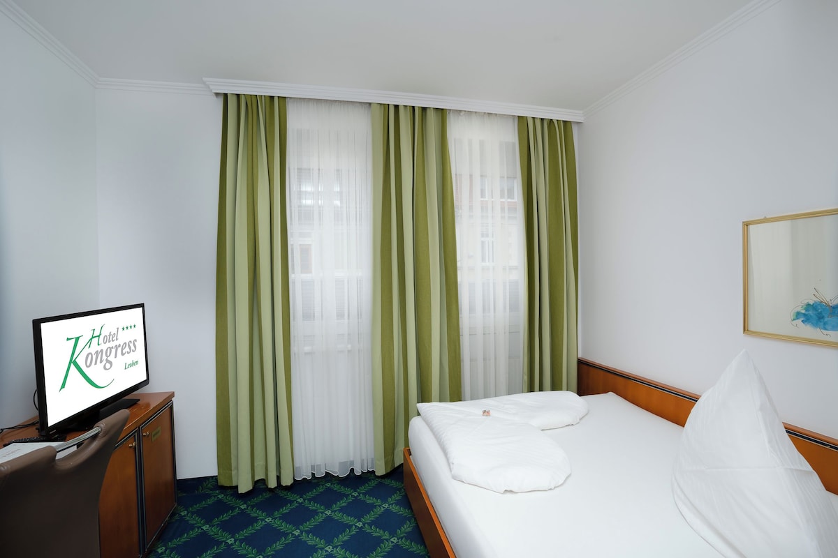 Classic Single Room | Desk, iron/ironing board (on request), WiFi (free), bed sheets