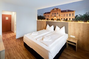 Individually decorated, individually furnished, desk, blackout curtains - Hotel Am Sachsengang (Gross-Enzersdorf)