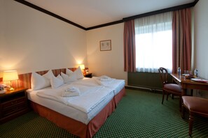 Business dobbeltrom | Individuelt dekorert, individuelt innredet og skrivebord