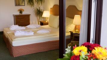 Dihias secara berasingan, dilengkapkan perabot secara berasingan, meja