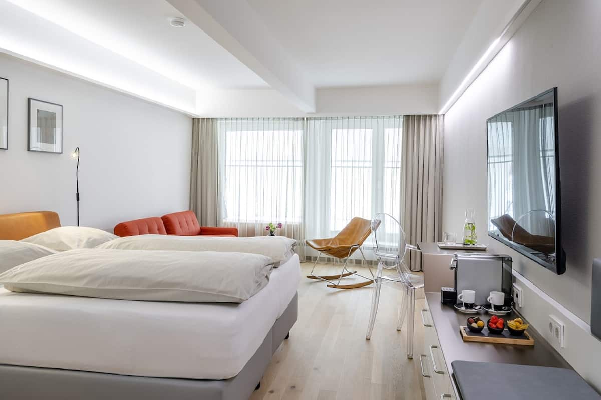 junior suite design | 1 bedroom, in-room safe, desk, blackout curtains