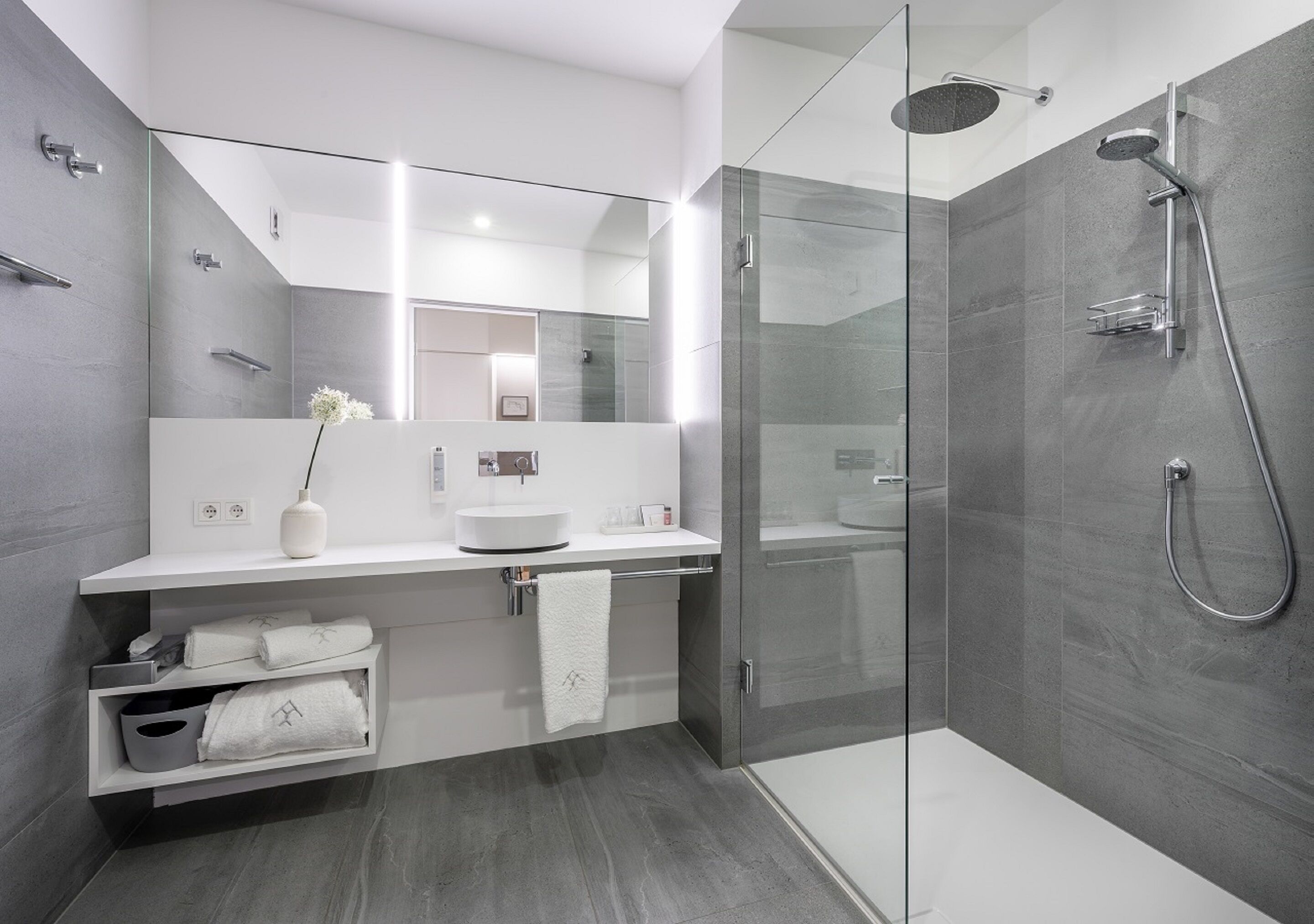 junior suite design | bathroom | free toiletries, hair dryer, towels, soap