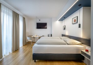 In-room safe, desk, blackout drapes, soundproofing - Boutique Hotel Hauser (Wels)