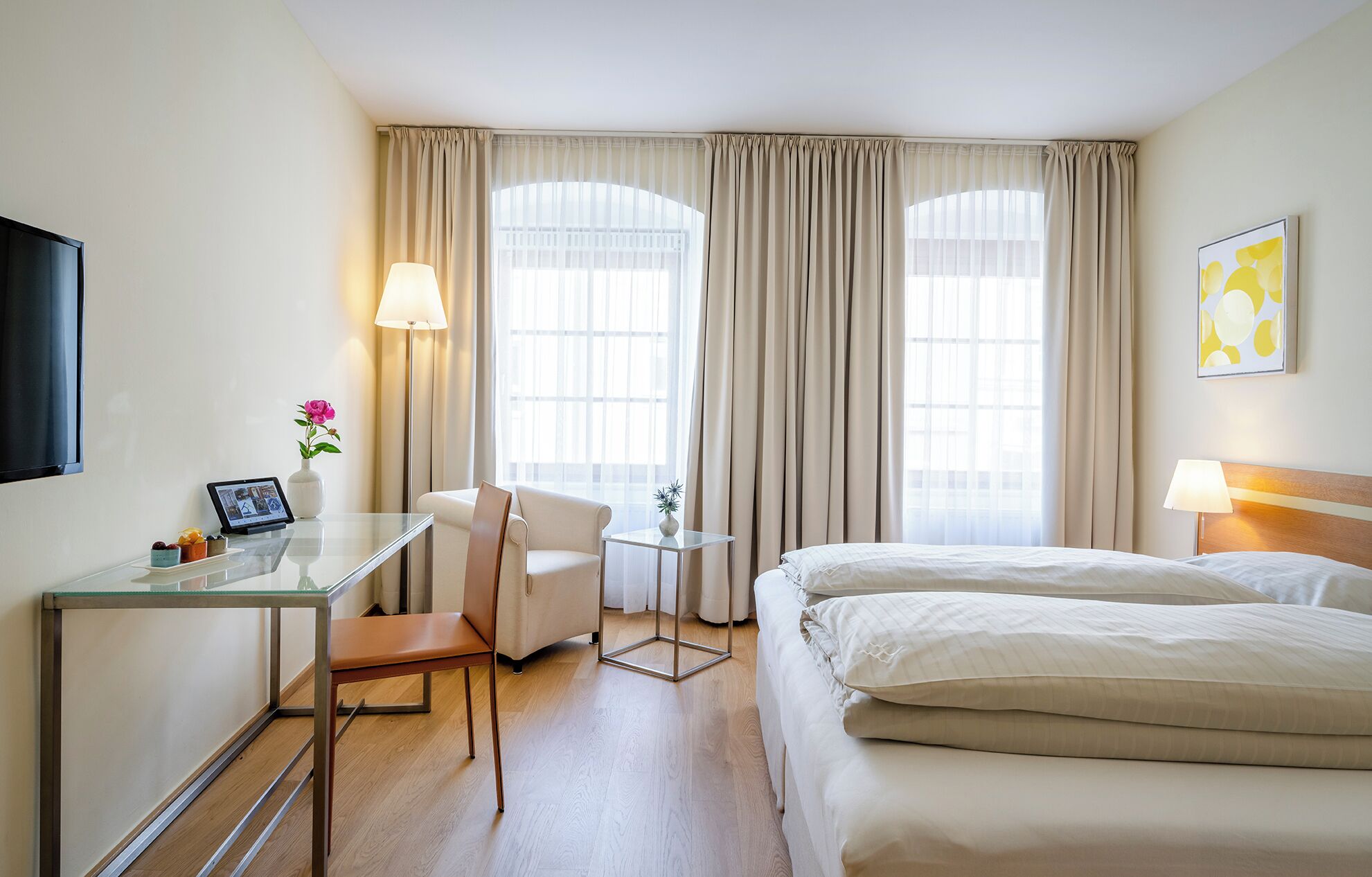 deluxe double room | 1 bedroom, in-room safe, desk, blackout curtains