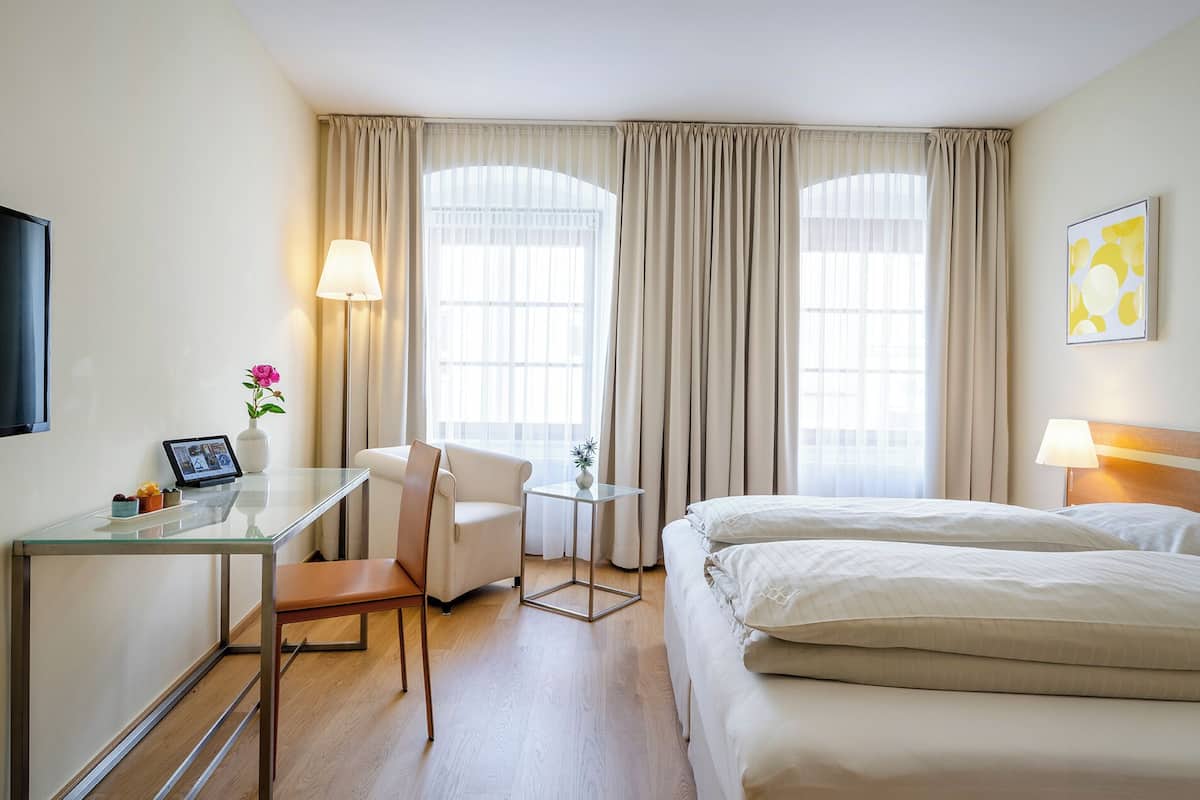 deluxe double room | 1 bedroom, in-room safe, desk, blackout curtains