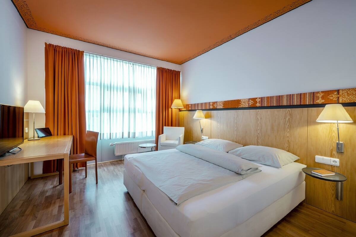 Deluxe Double Room | In-room safe, desk, blackout drapes, soundproofing