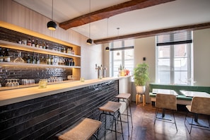 Bar (in der Unterkunft)
