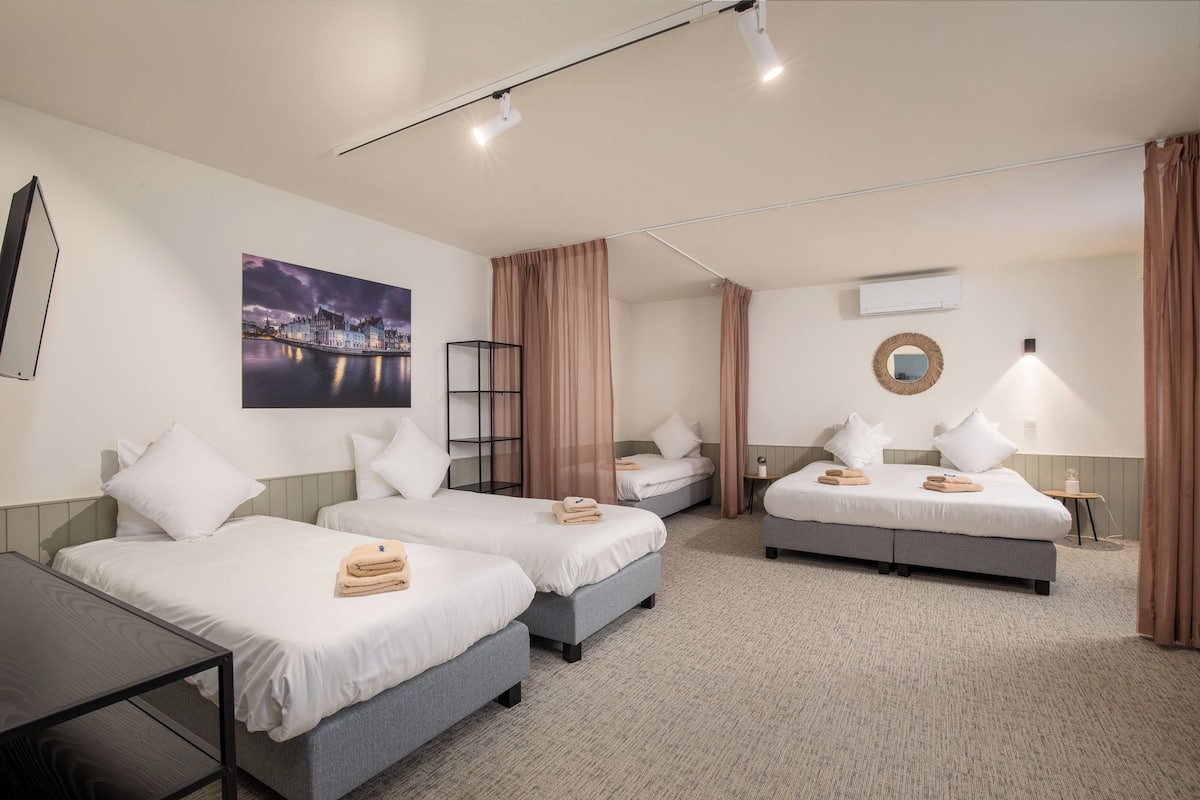 Ropa de cama de alta calidad, escritorio y cortinas blackout