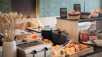 Daily buffet breakfast for a fee