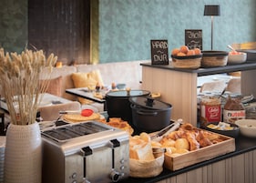Frokostbuffé hver dag (mot et tillegg)
