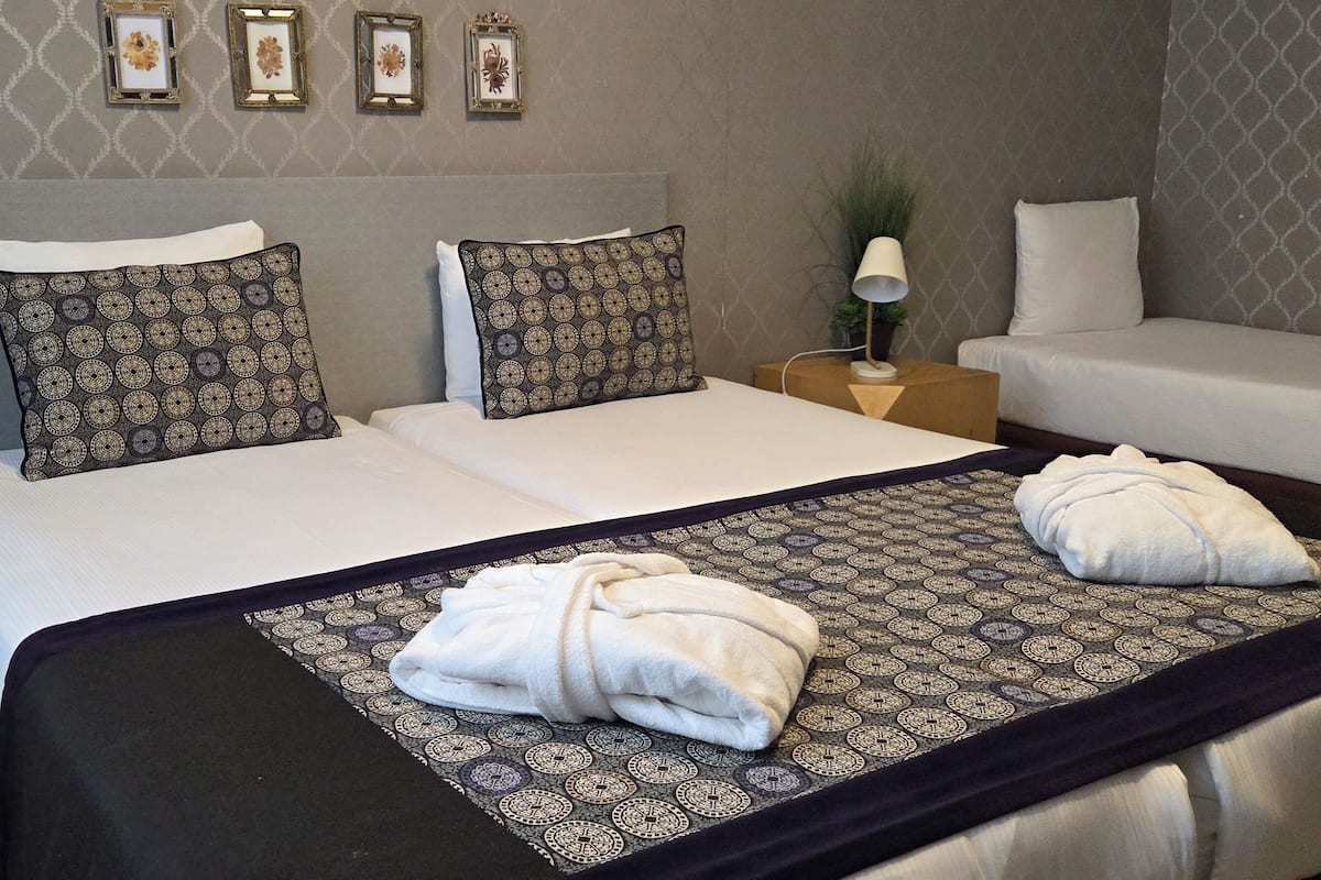 Executive Triple Room | 1 bedroom, in-room safe, desk, free WiFi