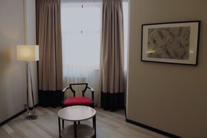 Värdeförvaringsskåp på rummet, skrivbord, gratis wi-fi och sängkläder