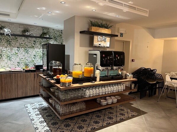 Buffet déjeuner (15 EUR par personne)