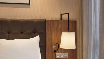 Minibar, safe på rommet, skrivebord og strykejern/-brett