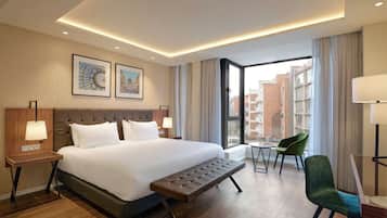 Minibar, in-room safe, desk, iron/ironing board