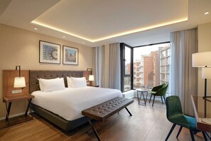 Minibar, in-room safe, desk, iron/ironing board - Eurostars Avenue Louise (Brussels)