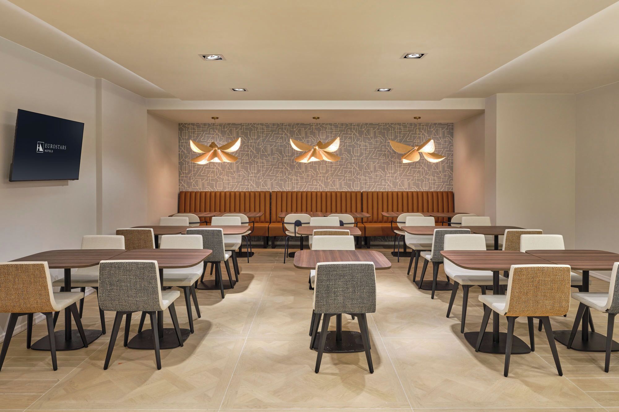 อาหารเช้าแบบบุฟเฟ่ต์ทุกวัน (EUR 10 ต่อคน)