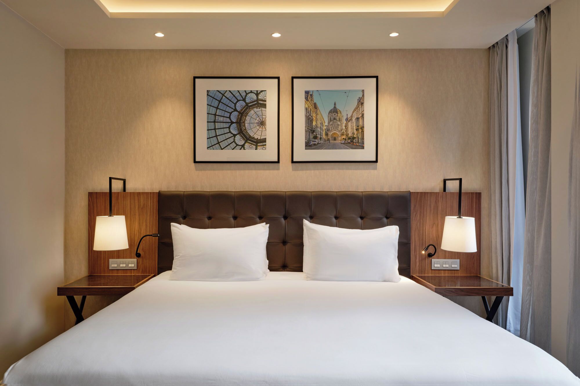 Minibar, Zimmersafe, Schreibtisch, Bügeleisen/Bügelbrett