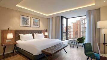 Minibar, in-room safe, desk, iron/ironing board