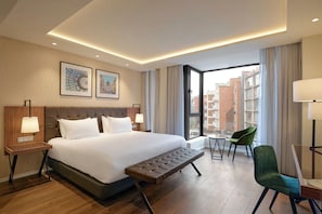 Minibar, in-room safe, desk, iron/ironing board - Eurostars Avenue Louise (Brussels)