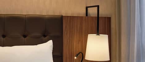 Standard Single Room, 1 Twin Bed | Minibar, in-room safe, desk, iron/ironing board