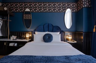 Caja de seguridad en la habitación y escritorio 