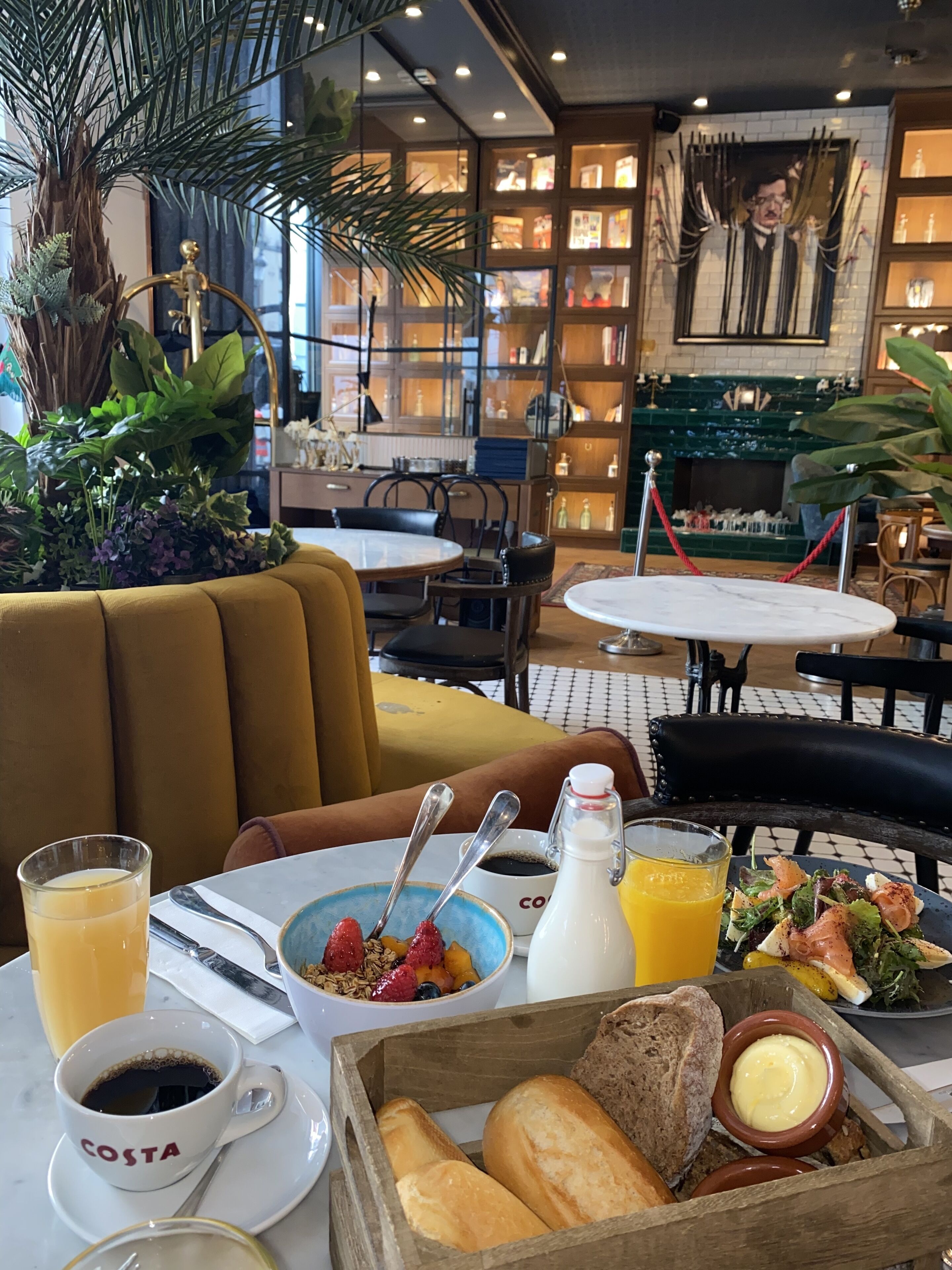 daily cooked-to-order breakfast (eur 19 per person)