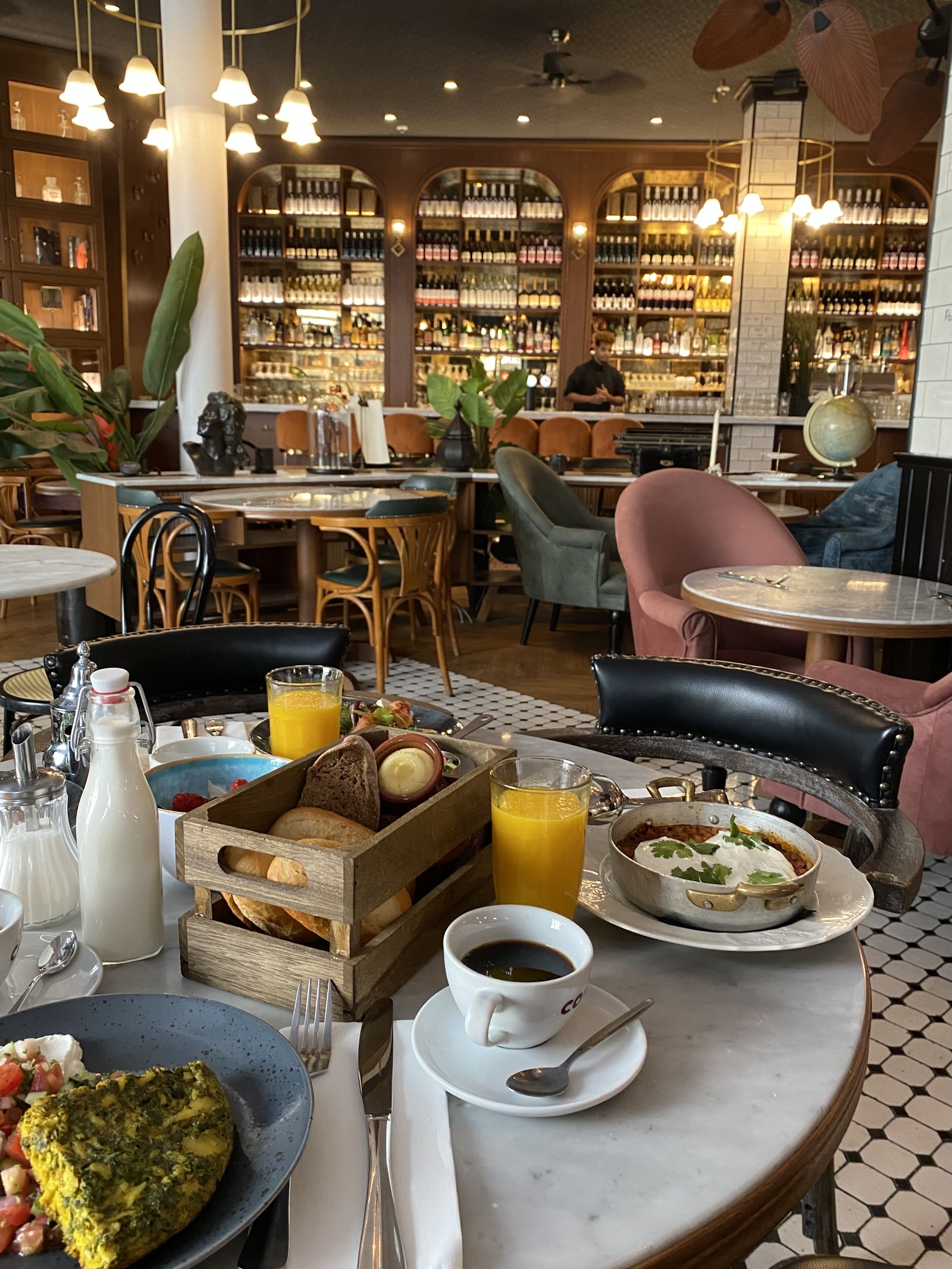 daily cooked-to-order breakfast (eur 19 per person)