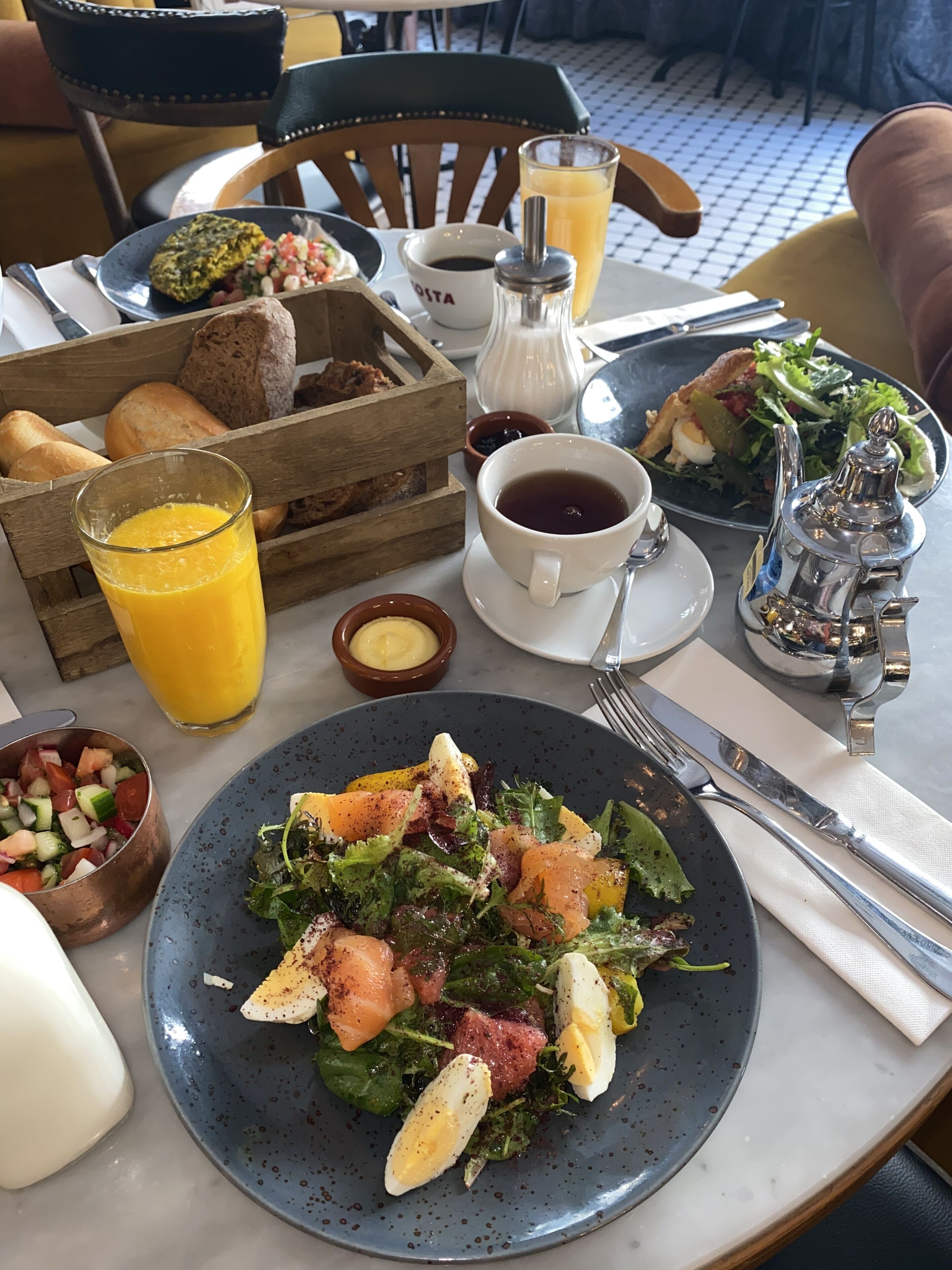 daily cooked-to-order breakfast (eur 19 per person)