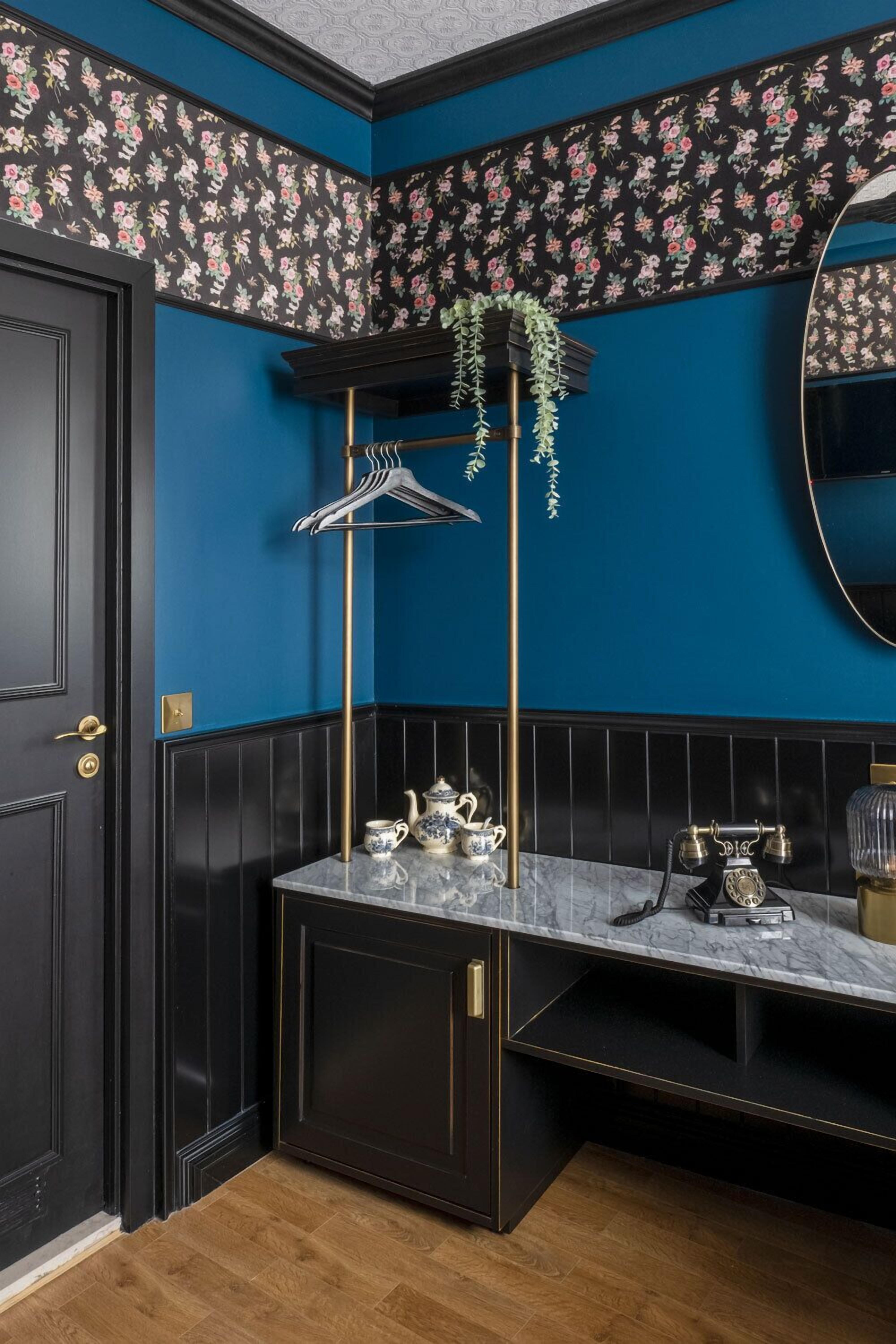 triple room | in-room safe, desk, iron/ironing board, free cots/infant beds