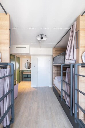 Minibar, caixa forta a l'habitació, escriptori i wifi gratuïta 