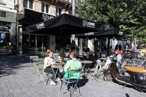 Outdoor dining - Catalonia Grand Place (Brussels)