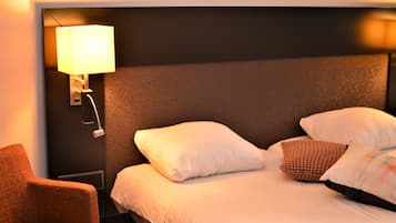 Chambre Double Deluxe | Coffres-forts dans les chambres, bureau, rideaux occultants