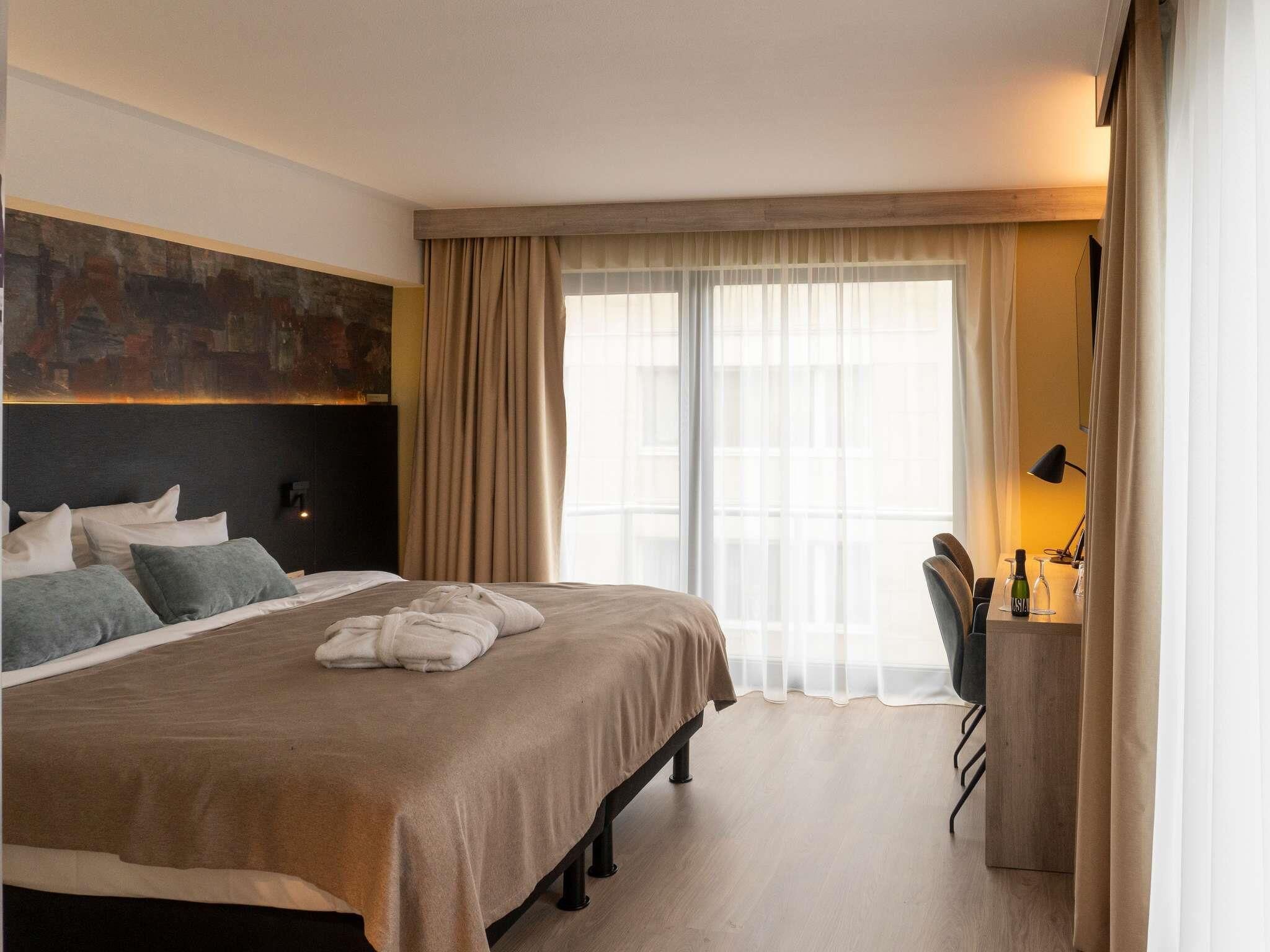 Privilege, Room, 1 Double Bed, Balcony | In-room safe, desk, blackout drapes, iron/ironing board