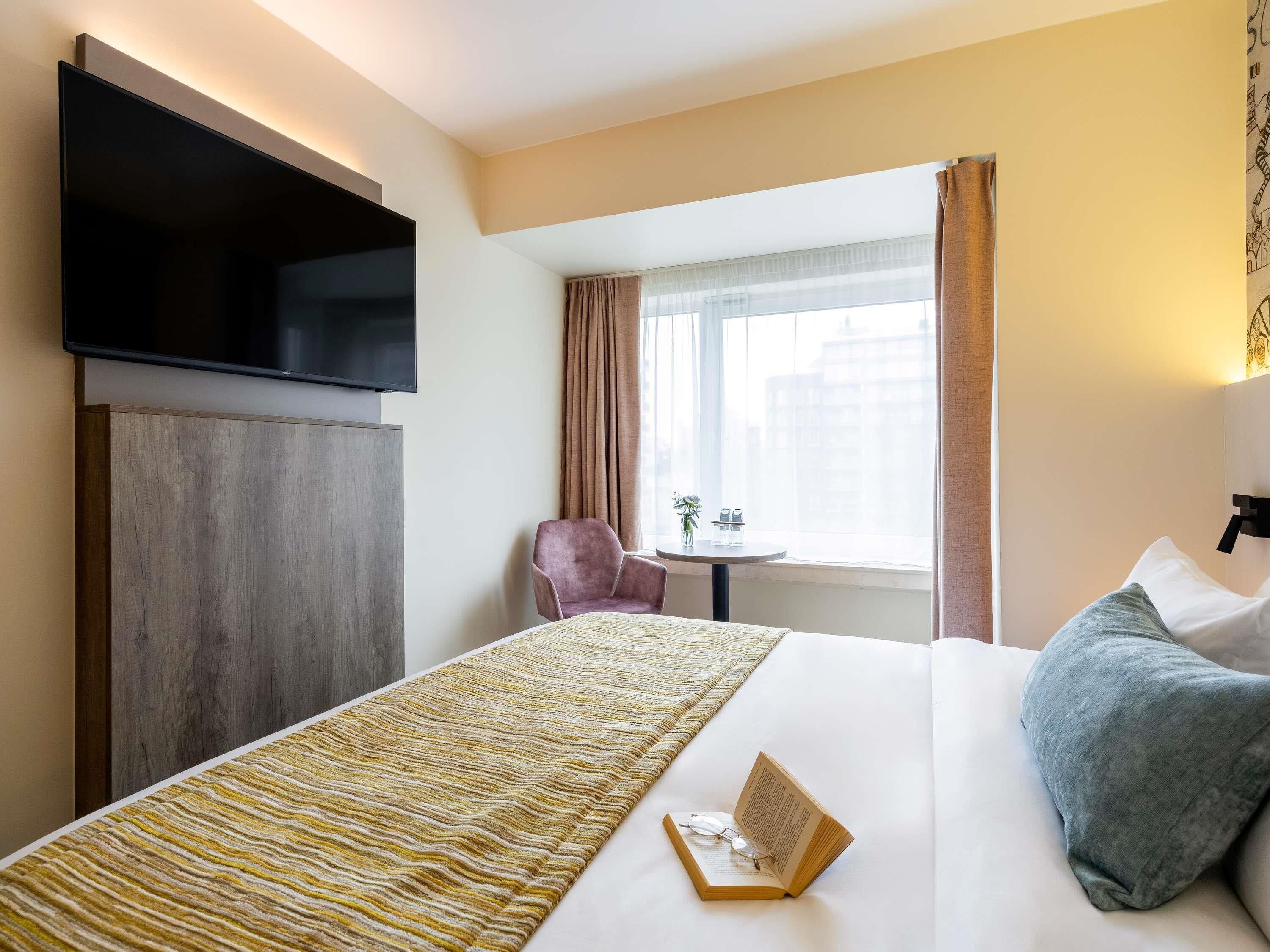 Classic Room (Cosy, 1 double bed) | In-room safe, desk, blackout drapes, iron/ironing board