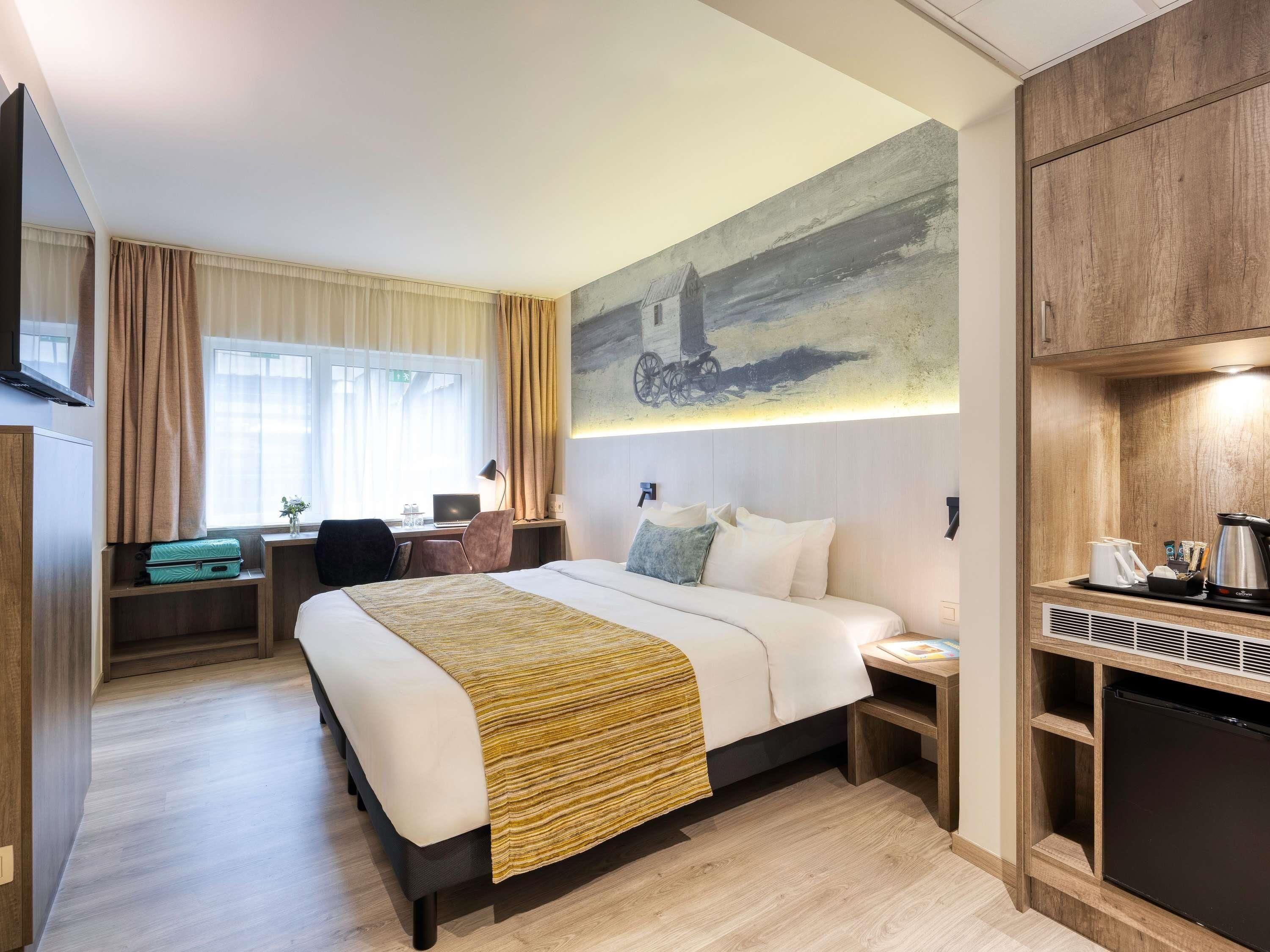 高级房, 1 张双人床, 城市景观 | 客房内保险箱、办公桌、遮光窗帘、熨斗/熨衣板