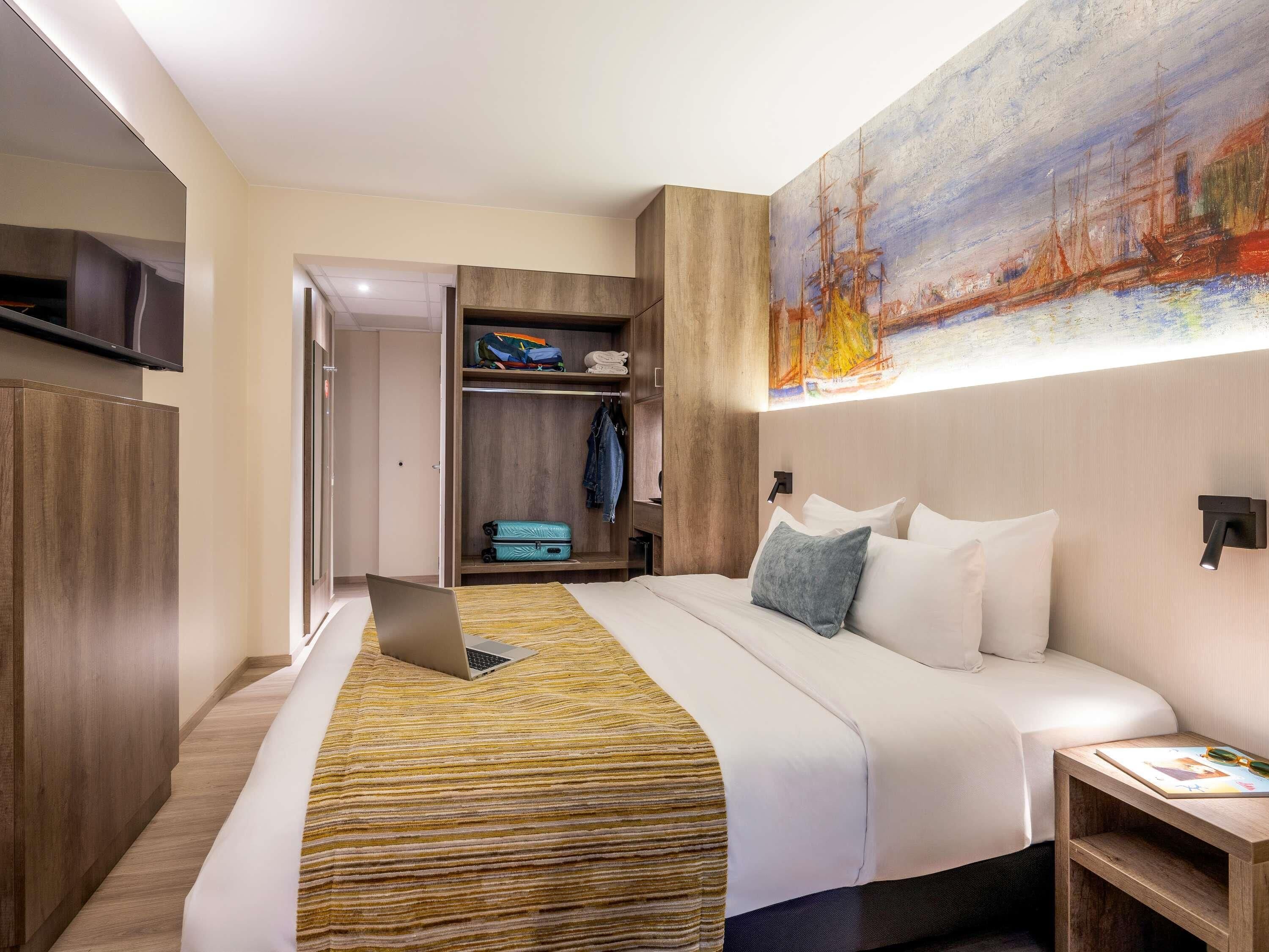 Standard Double Room, 1 Double or 2 Single Beds | In-room safe, desk, blackout curtains, iron/ironing board