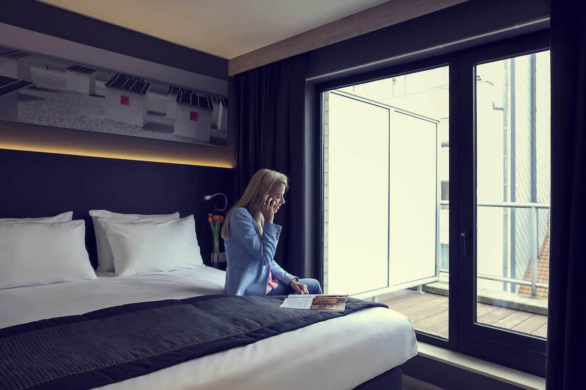 Privilege, Room, 1 Double Bed, Balcony | In-room safe, desk, blackout curtains, iron/ironing board