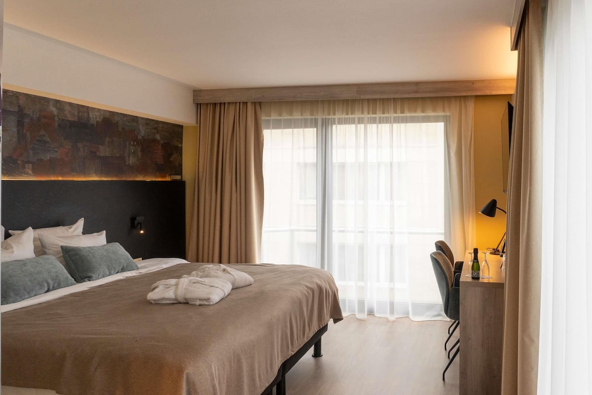 Privilege, Chambre, 1 lit double, balcon