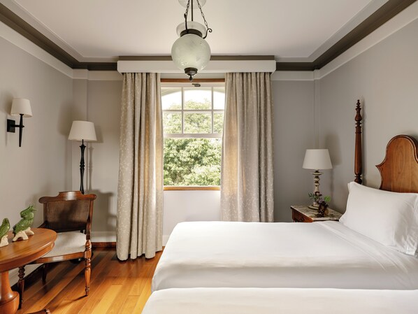 Ropa de cama hipoalergénica y minibar con artículos gratuitos 