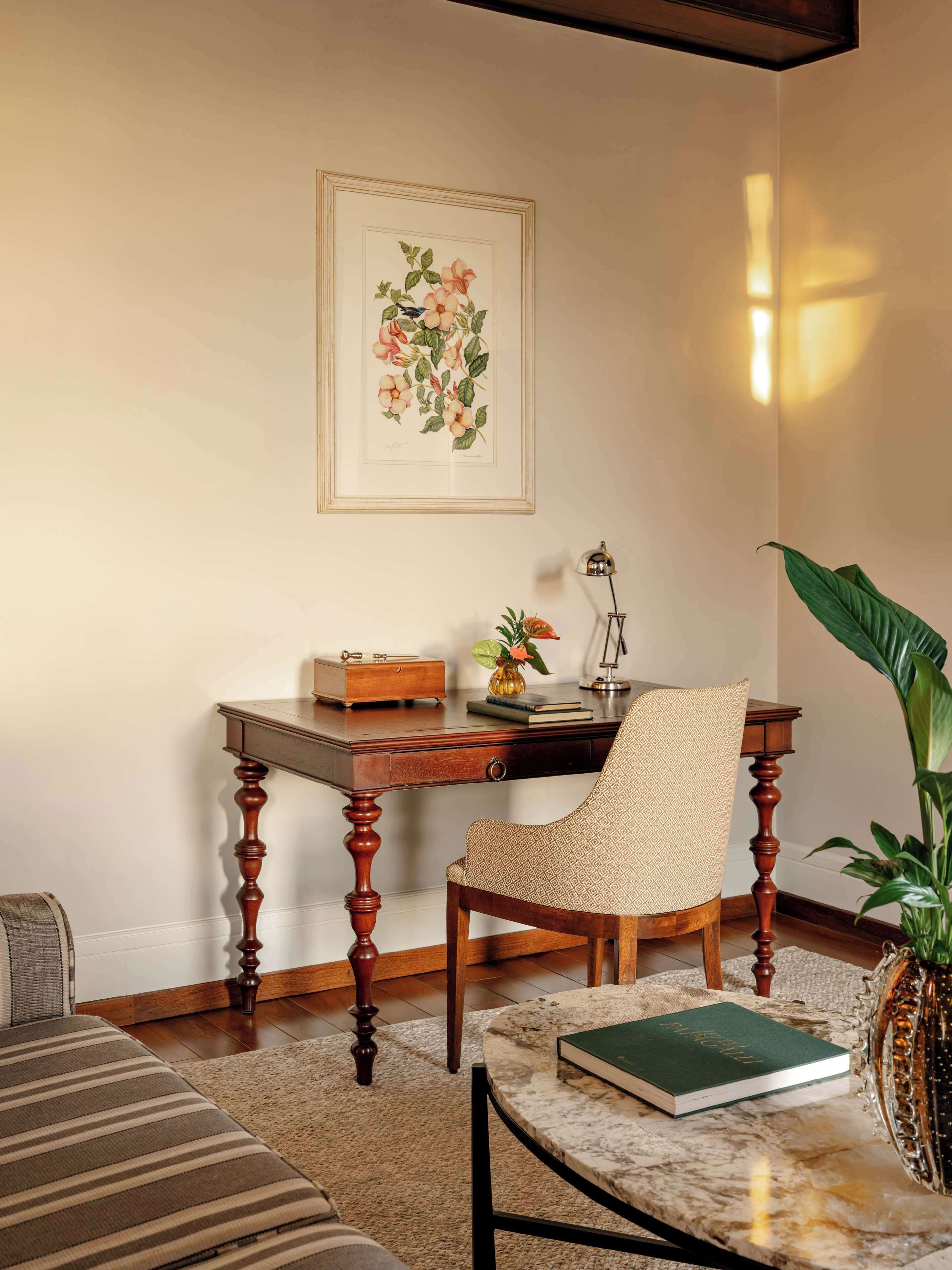 suite, tower | hypo-allergenic bedding, free minibar, in-room safe, blackout curtains