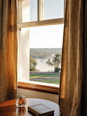 Deluxe Falls View Room | วิวจากห้องพัก