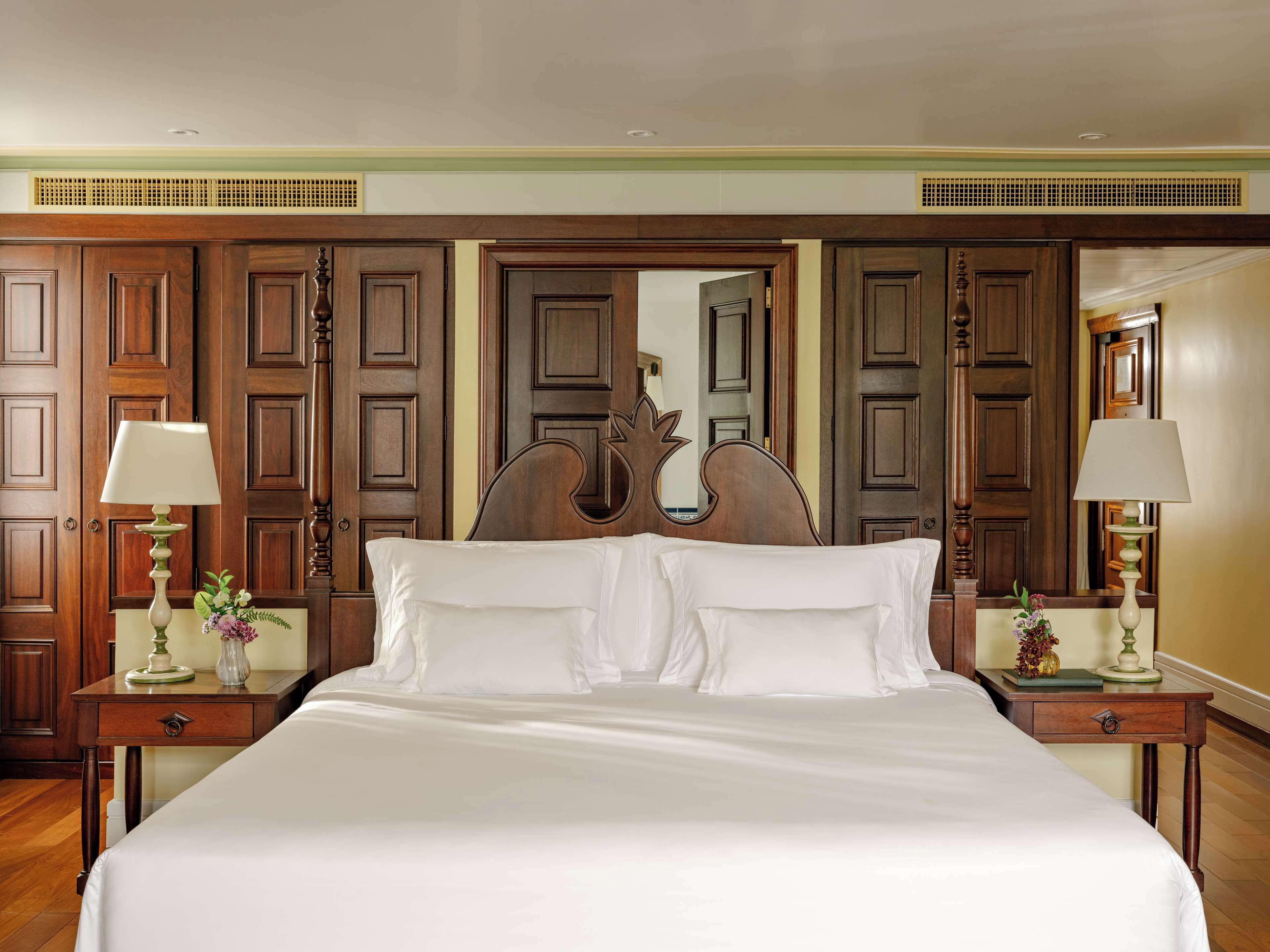 Noble Suite | Hypo-allergenic bedding, free minibar, in-room safe, blackout drapes
