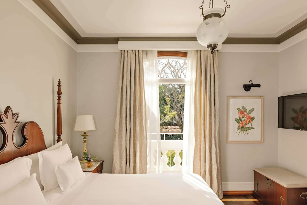 Superior Suite | Hypo-allergenic bedding, free minibar, in-room safe, blackout curtains