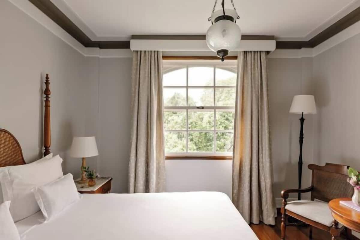 Hypo-allergenic bedding, free minibar, in-room safe, blackout curtains